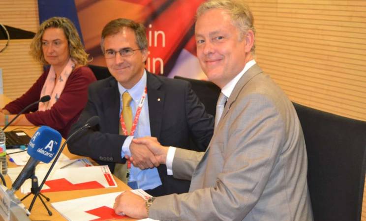 British Embassy and Red Cross join forces in Alicante