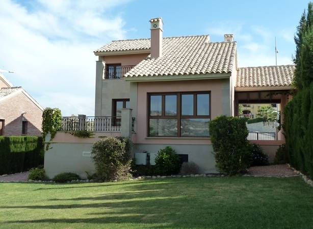 Kjøpe hus til salgs i Cabo Roig, Alicante