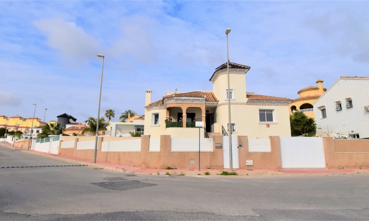 Re-Sale - Detached Villa - Orihuela Costa - Villamartin